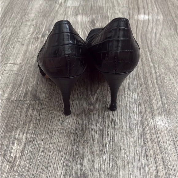 Donald J. Pliner Black Peep Toe Heels - Picture 3 of 4